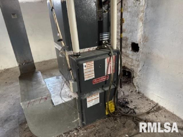 603 E Old 36th Hwy, Alexander, IL 62601 - utility room featuring heating unit