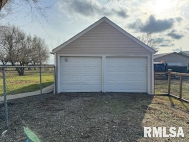 603 E Old 36th Hwy, Alexander, IL 62601 - detached garage with fence