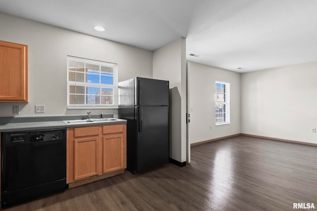 kitchen with visible vents, recessed lighting, a sink, dark wood finished floors, and black appliances