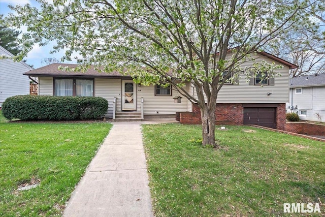 view of front facade with brick siding, an attached garage, and a front lawn