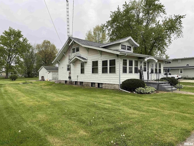 view of front facade featuring a front yard