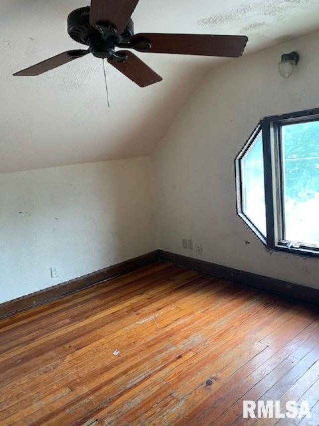 400-402 E Laurel, Springfield, IL 62704 - bonus room featuring vaulted ceiling, hardwood / wood-style floors, and ceiling fan