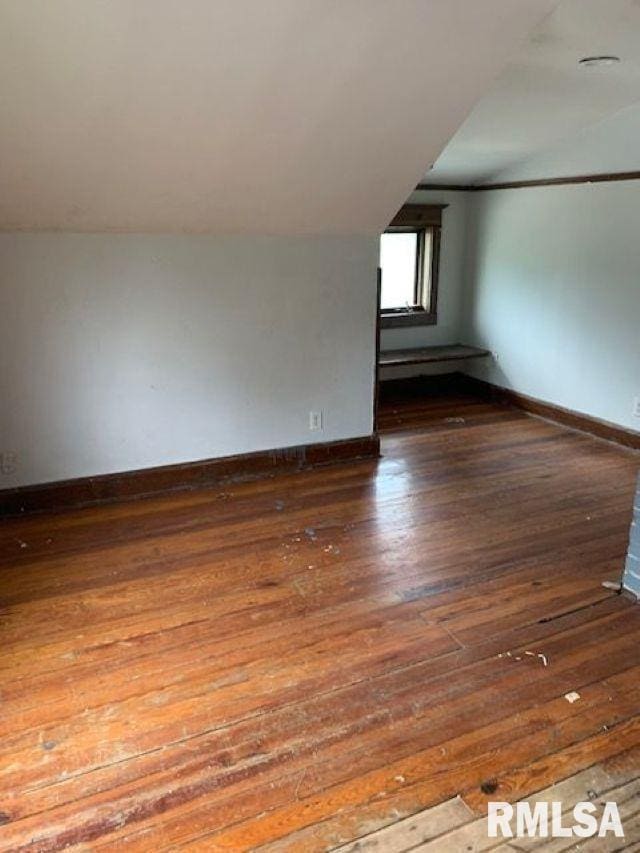400-402 E Laurel, Springfield, IL 62704 - additional living space featuring dark wood-style flooring and baseboards