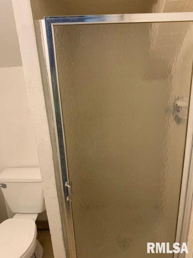 400-402 E Laurel, Springfield, IL 62704 - bathroom featuring a stall shower and toilet