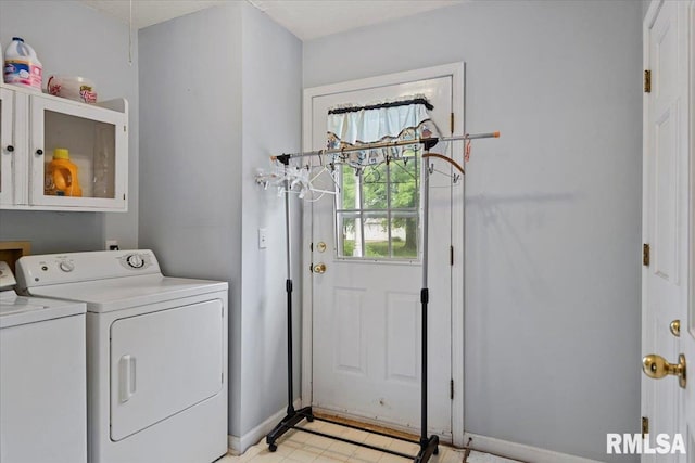 3300 Winch Rd, Springfield, IL 62707 - laundry area featuring washing machine and clothes dryer, cabinet space, and baseboards