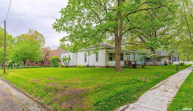 view of front of house with covered porch and a front yard