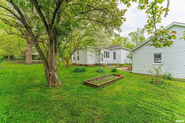 view of yard with a garden