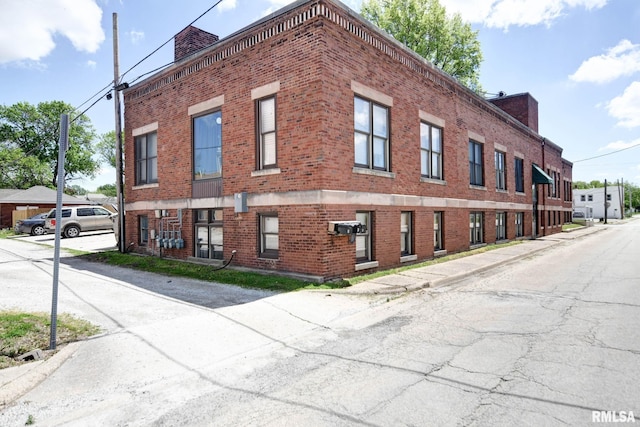 629 W Adams St, Taylorville, IL 62568 - view of building exterior