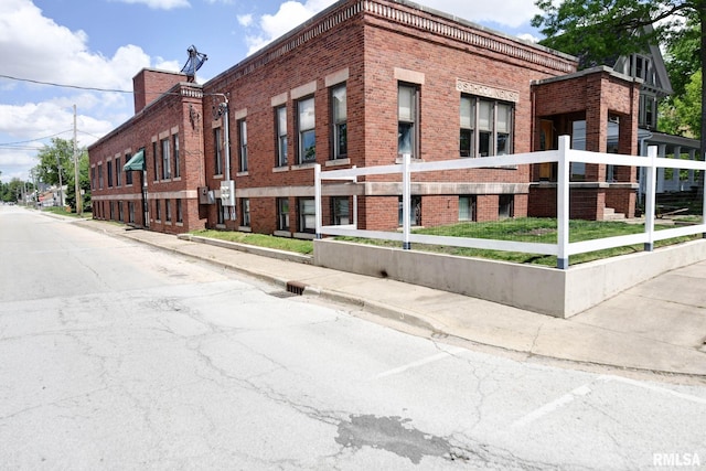 629 W Adams St, Taylorville, IL 62568 - view of building exterior