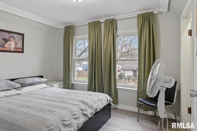 1127 N 6th St, Springfield, IL 62702 - bedroom featuring multiple windows, light wood finished floors, and lofted ceiling