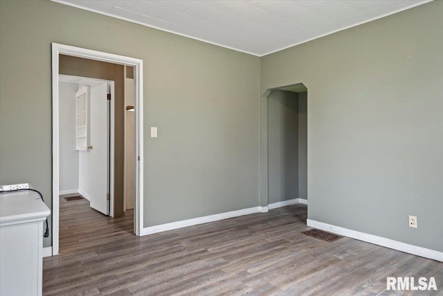 1127 N 6th St, Springfield, IL 62702 - unfurnished room with arched walkways, baseboards, wood finished floors, and visible vents