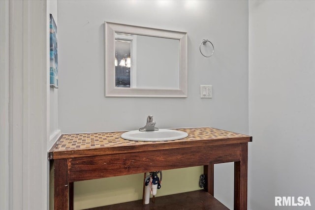 1127 N 6th St, Springfield, IL 62702 - bathroom featuring a sink