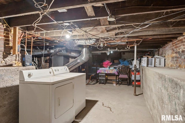1127 N 6th St, Springfield, IL 62702 - unfinished below grade area with washing machine and dryer
