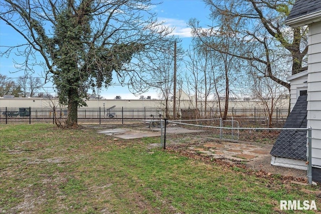 1127 N 6th St, Springfield, IL 62702 - view of yard with fence