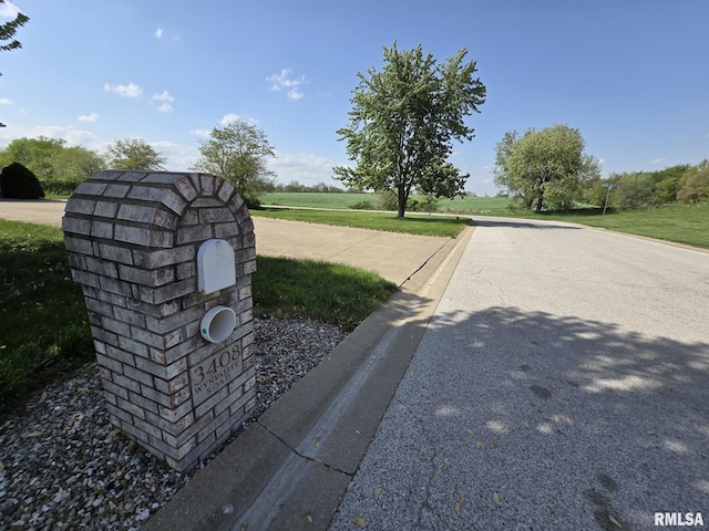 3408 Wynvalley Rd, Quincy, IL 62301 - view of road featuring curbs