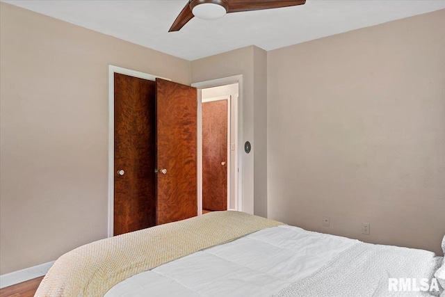 bedroom with ceiling fan, baseboards, and a closet