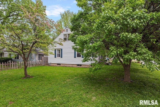view of yard featuring fence