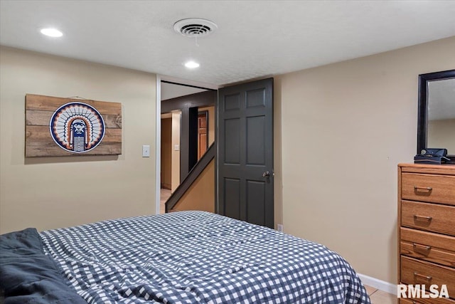 bedroom with visible vents, recessed lighting, and baseboards