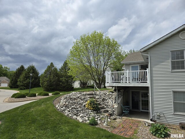 2704 Kings Pointe NE Unit 2704, Quincy, IL 62305 - view of grassy yard