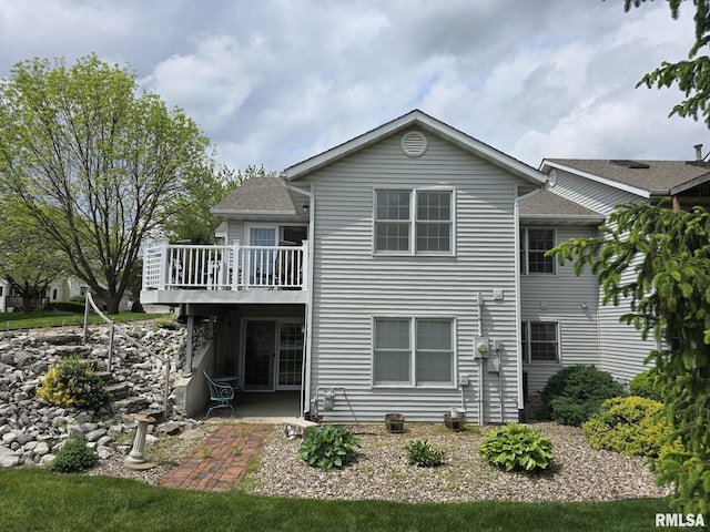 2704 Kings Pointe NE Unit 2704, Quincy, IL 62305 - rear view of property with a patio area and a deck