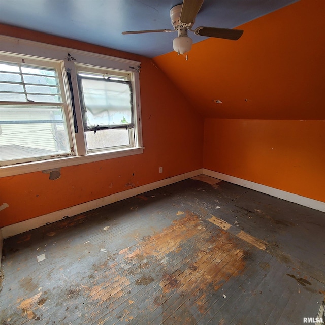 207 W Main St, Knoxville, IL 61448 - bonus room featuring vaulted ceiling, ceiling fan, a wealth of natural light, and baseboards