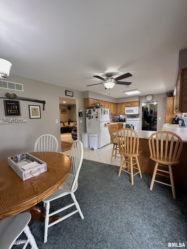 dining room with visible vents and ceiling fan