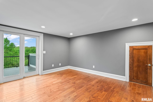 empty room featuring light wood-style flooring, baseboards, and recessed lighting