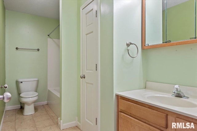 bathroom featuring toilet, baseboards, vanity, and shower / bathing tub combination