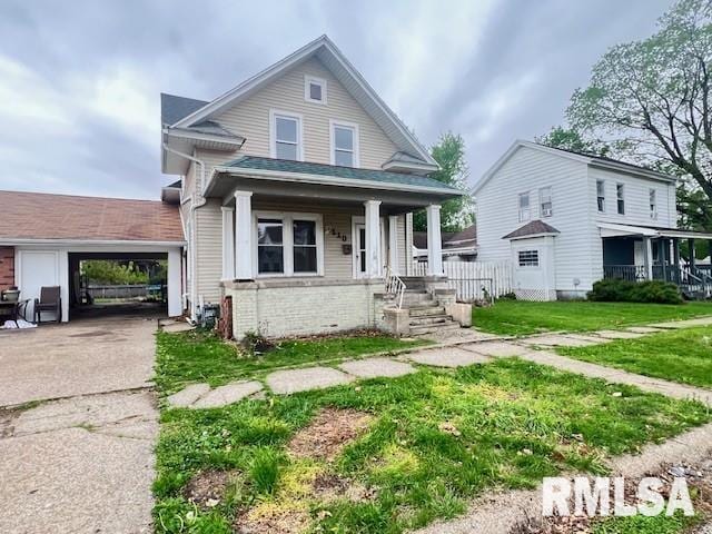 108 Jackson St, Abingdon, IL 61410 - view of front of home with a front yard, covered porch, and driveway