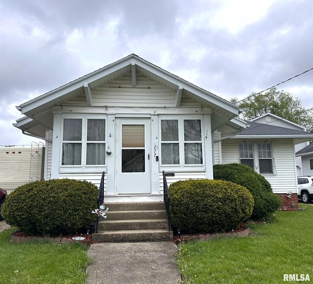 277 N Ivan Ave, Galesburg, IL 61401 - view of front of house featuring a front yard