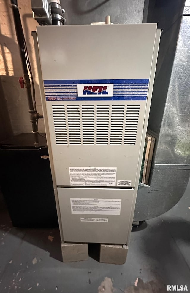 277 N Ivan Ave, Galesburg, IL 61401 - utilities featuring heating unit