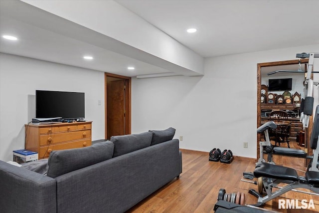 1405 Woods Farm Ln, Springfield, IL 62704 - living area with wood finished floors, recessed lighting, and baseboards
