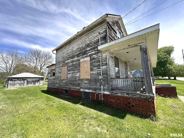 1309 E Main St, Galesburg, IL 61401 - view of side of home with a lawn