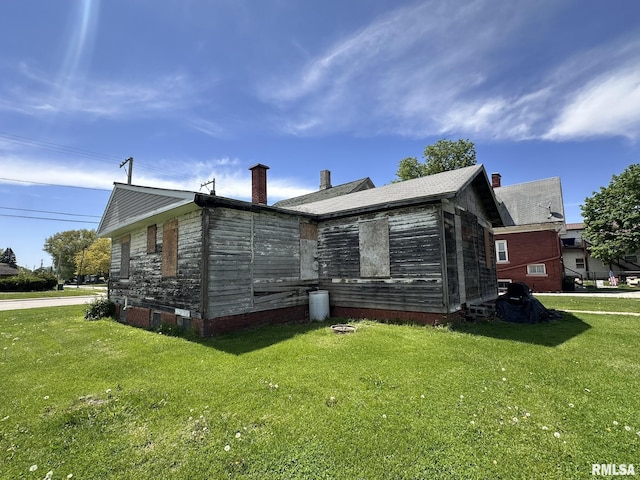 1309 E Main St, Galesburg, IL 61401 - view of home's exterior featuring a lawn