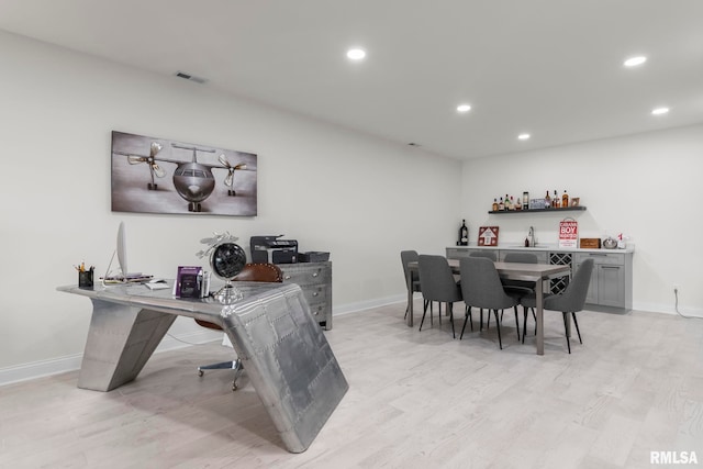 321 Harbor Point Pl, Springfield, IL 62712 - dining room featuring bar area, baseboards, recessed lighting, and light wood-style flooring
