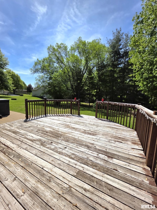 514 W Washington St, Mendon, IL 62351 - wooden terrace with a lawn