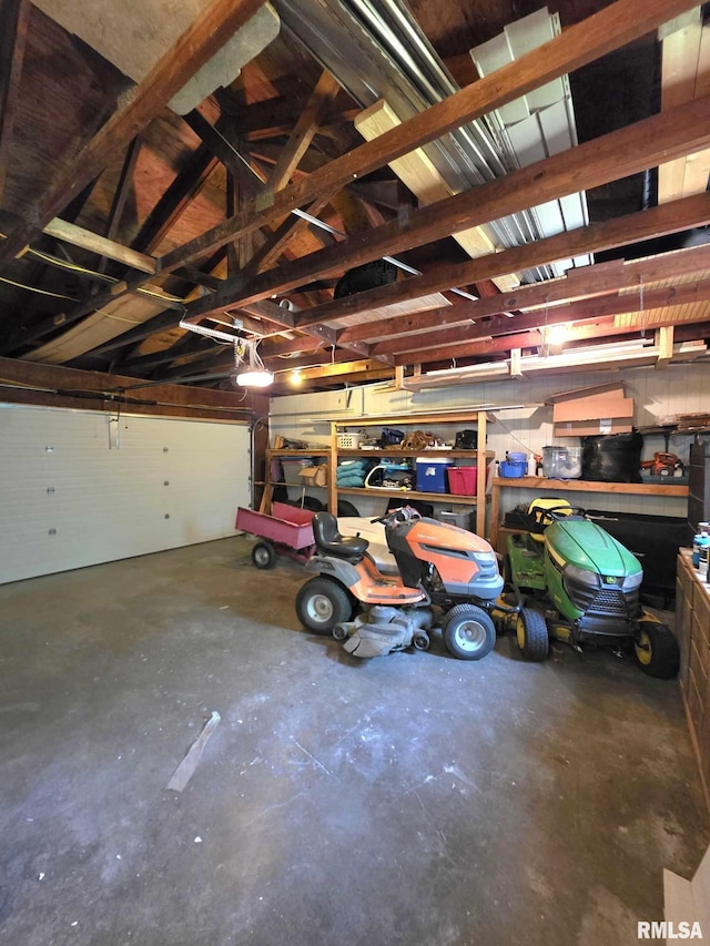 514 W Washington St, Mendon, IL 62351 - garage with a workshop area
