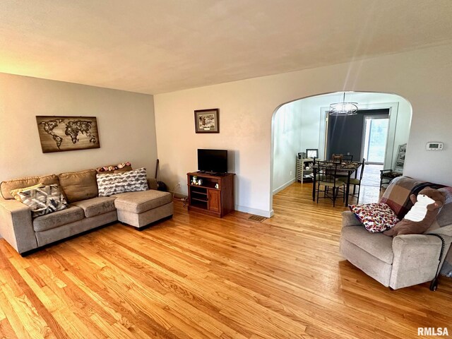 408 N Laurel Dr, Jacksonville, IL 62650 - photo 2