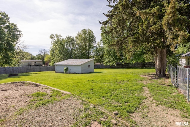 309 W State St, Payson, IL 62360 - view of yard featuring an outbuilding