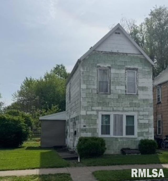 925 S 6th St, Quincy, IL 62301 - view of front of home with a front yard