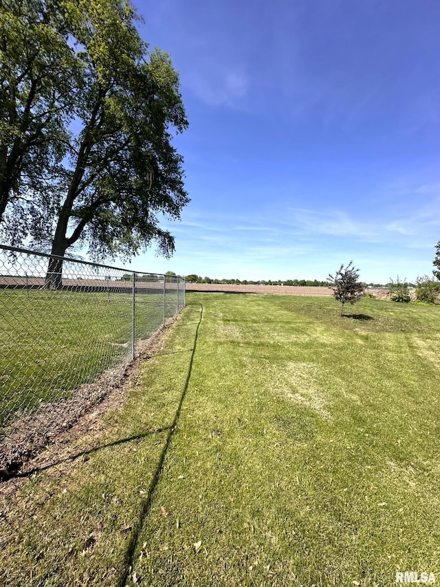209 Brookview Dr, Abingdon, IL 61410 - view of yard featuring a view of countryside