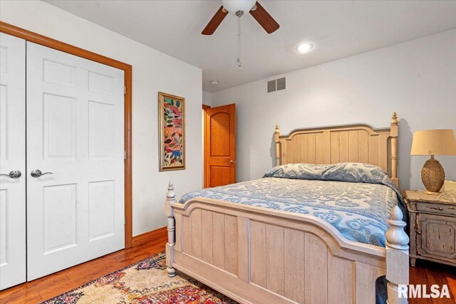bedroom with wood finished floors, a ceiling fan, and recessed lighting