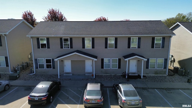 4609 State St, Quincy, IL 62301 - colonial-style house featuring uncovered parking and central AC unit