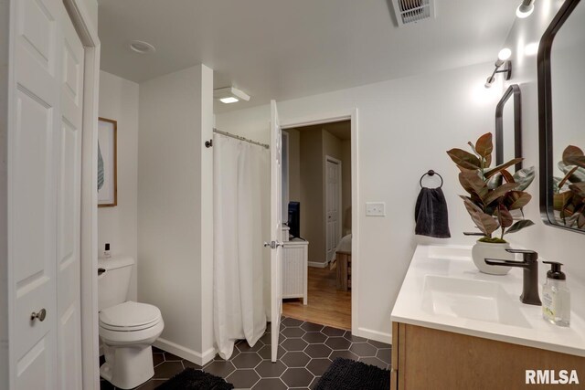 4629 Hidden Cove Rd, Quincy, IL 62305 - bathroom featuring toilet, tile patterned flooring, double vanity, and baseboards