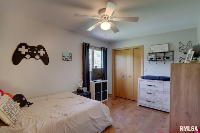 4629 Hidden Cove Rd, Quincy, IL 62305 - bedroom with light wood-style flooring, a closet, and a ceiling fan