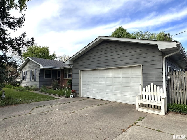 810 NW 7th Ave, Galva, IL 61434 - single story home featuring fence, concrete driveway, and a garage