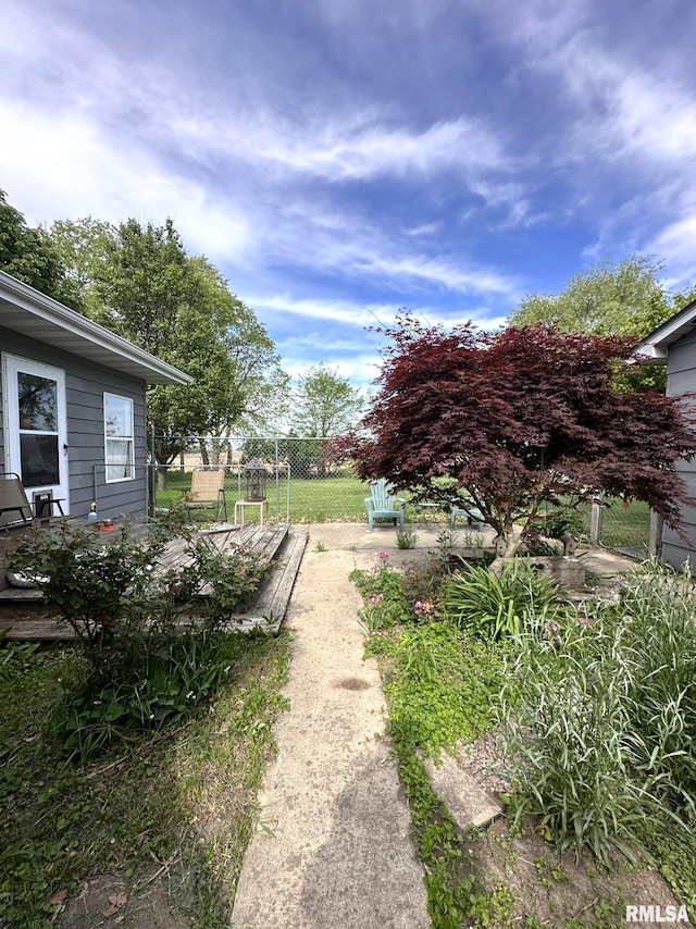 810 NW 7th Ave, Galva, IL 61434 - view of yard with fence