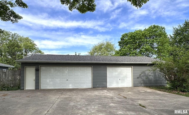 810 NW 7th Ave, Galva, IL 61434 - detached garage with fence