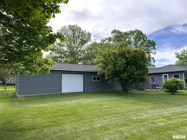 810 NW 7th Ave, Galva, IL 61434 - view of green lawn