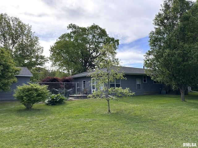 810 NW 7th Ave, Galva, IL 61434 - view of green lawn
